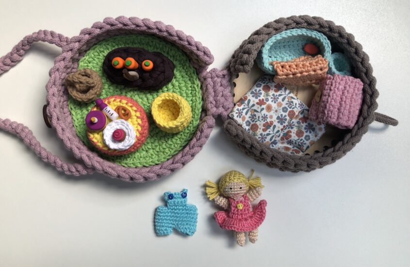 Egy utazó játék, a Mesebőrönd